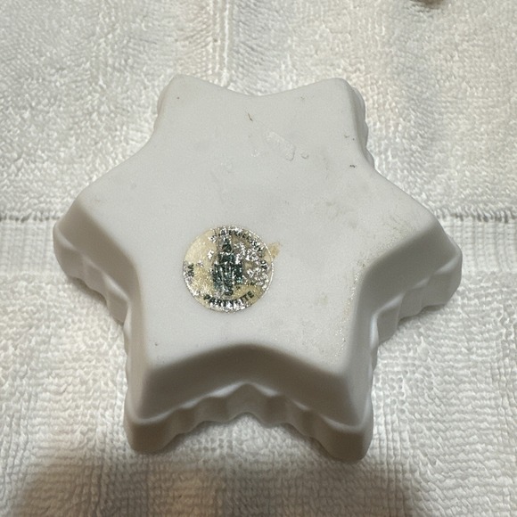 PARTYLITE Snow Flakes Tea light Candle Holders (Set Of 2) Vintage (3.75x2") - Picture 3 of 3